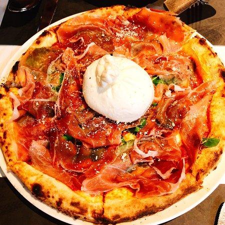 Pizza 4P's Bao Khanh Alley