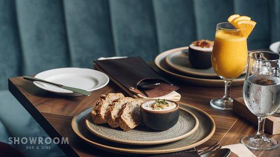 Showroom Bar & Dine