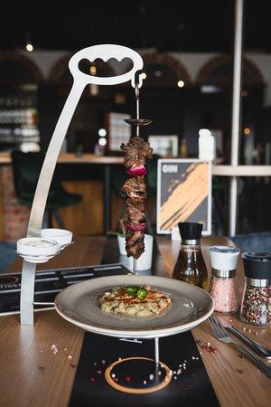 Artisst Restaurant & Bar
