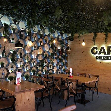 Kitchen_bar_garden