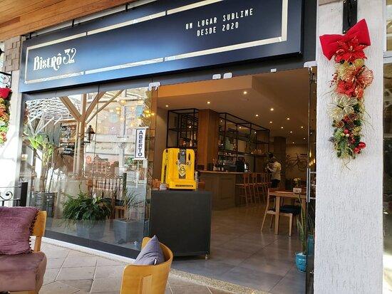 Bistro 32