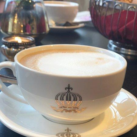 Cafe Pompoos