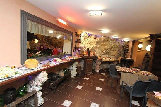 La Caverna Wine Bar