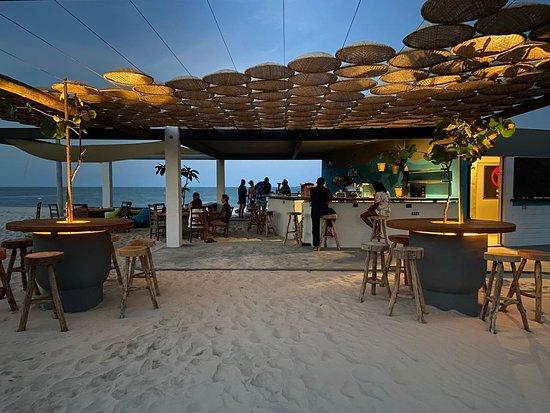 OUTRO beach club cumbuco