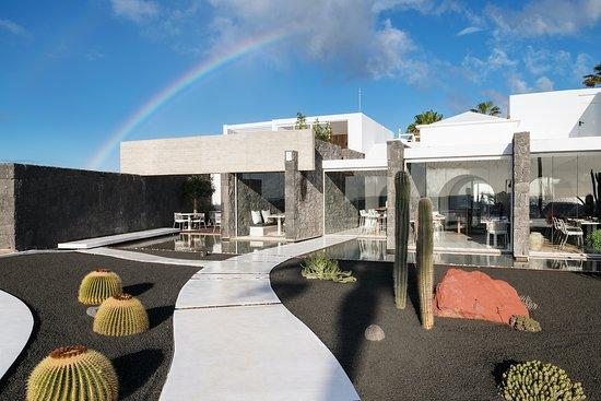 Kamezi Deli & Bistro