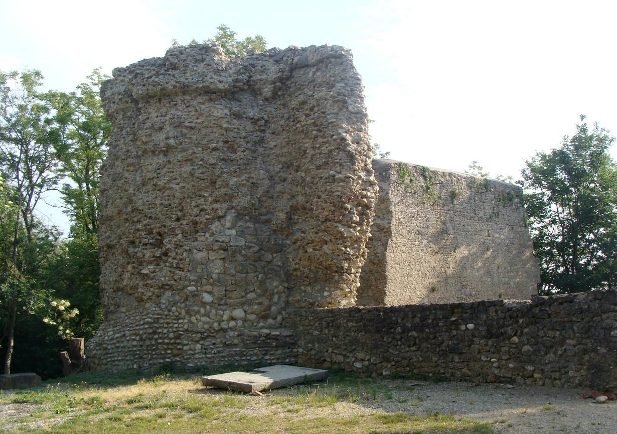 Chateau de Montluel