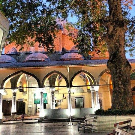 Yeni Cuma Camii