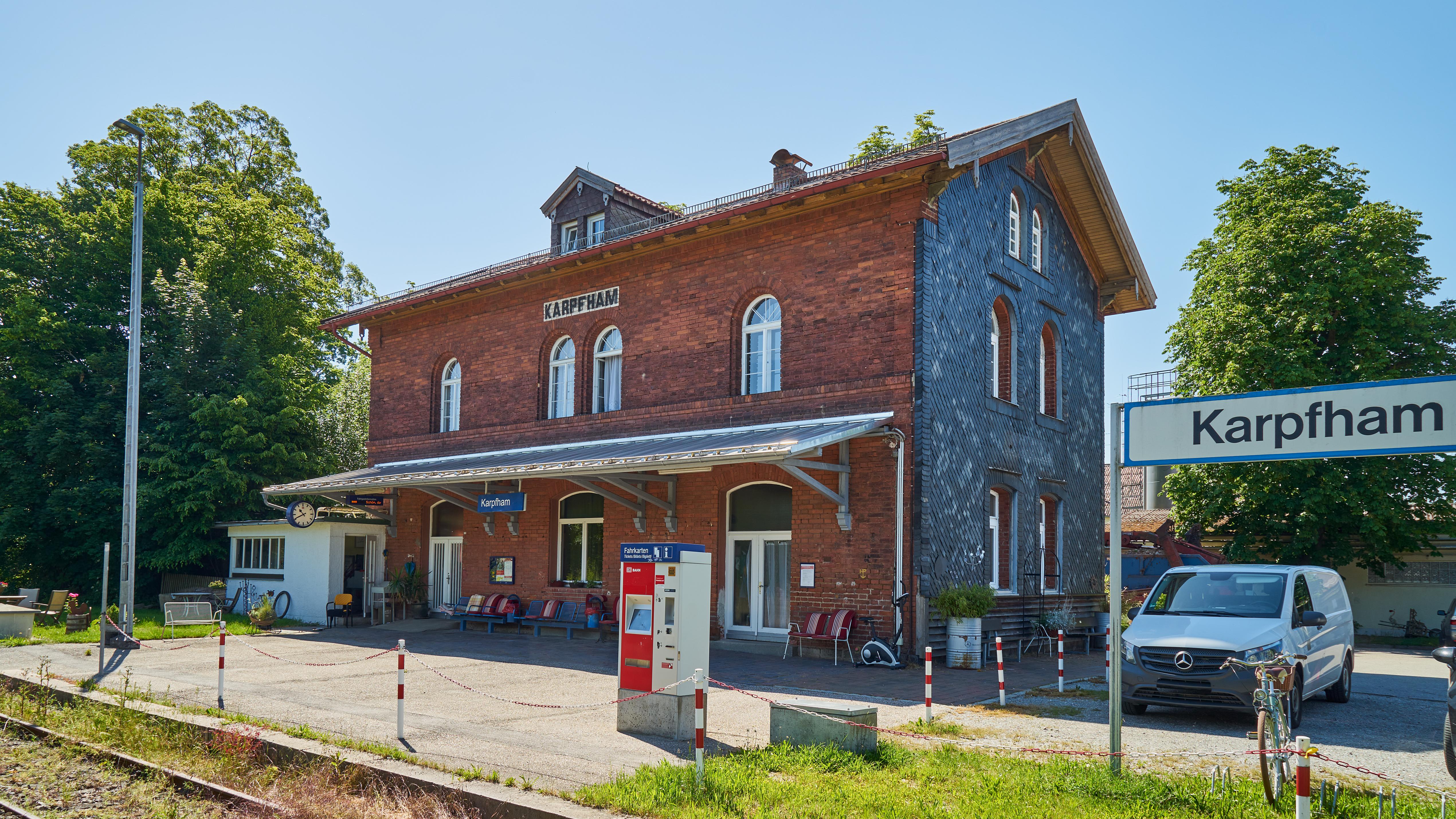 Bahnhof Karpfham