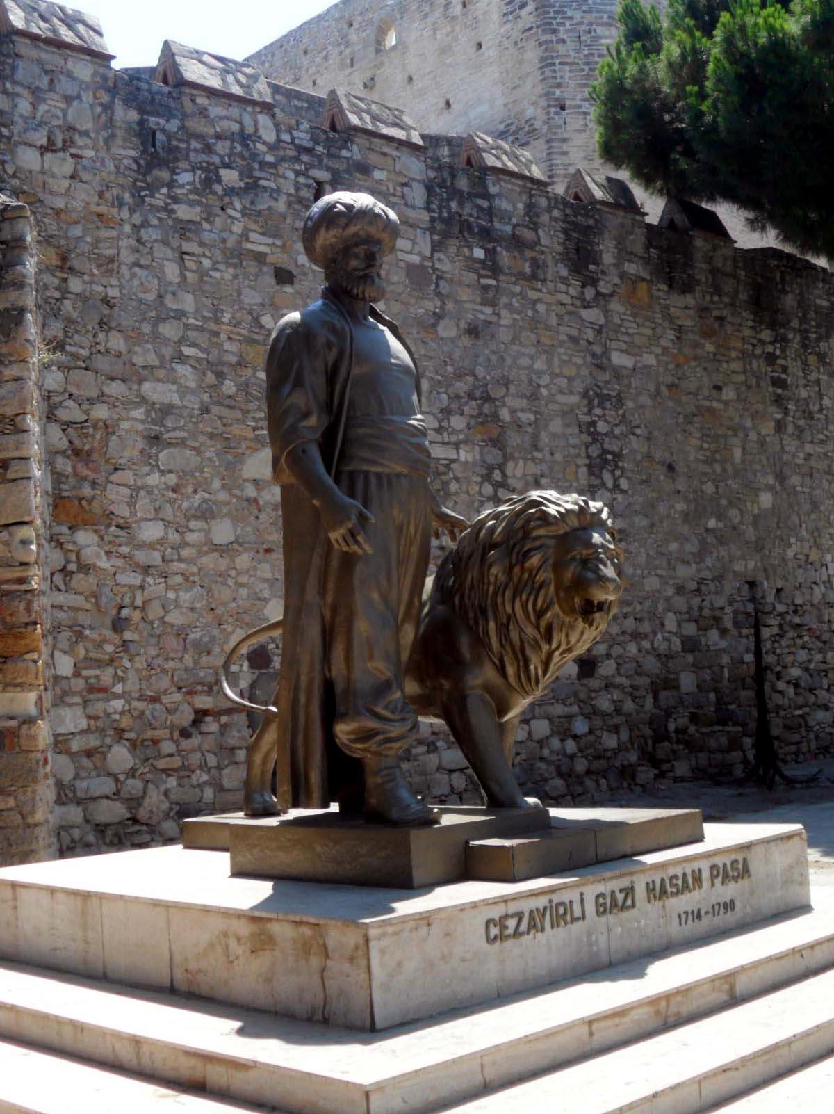 Cezayirli Gazi Hasan Paşa Anıtı