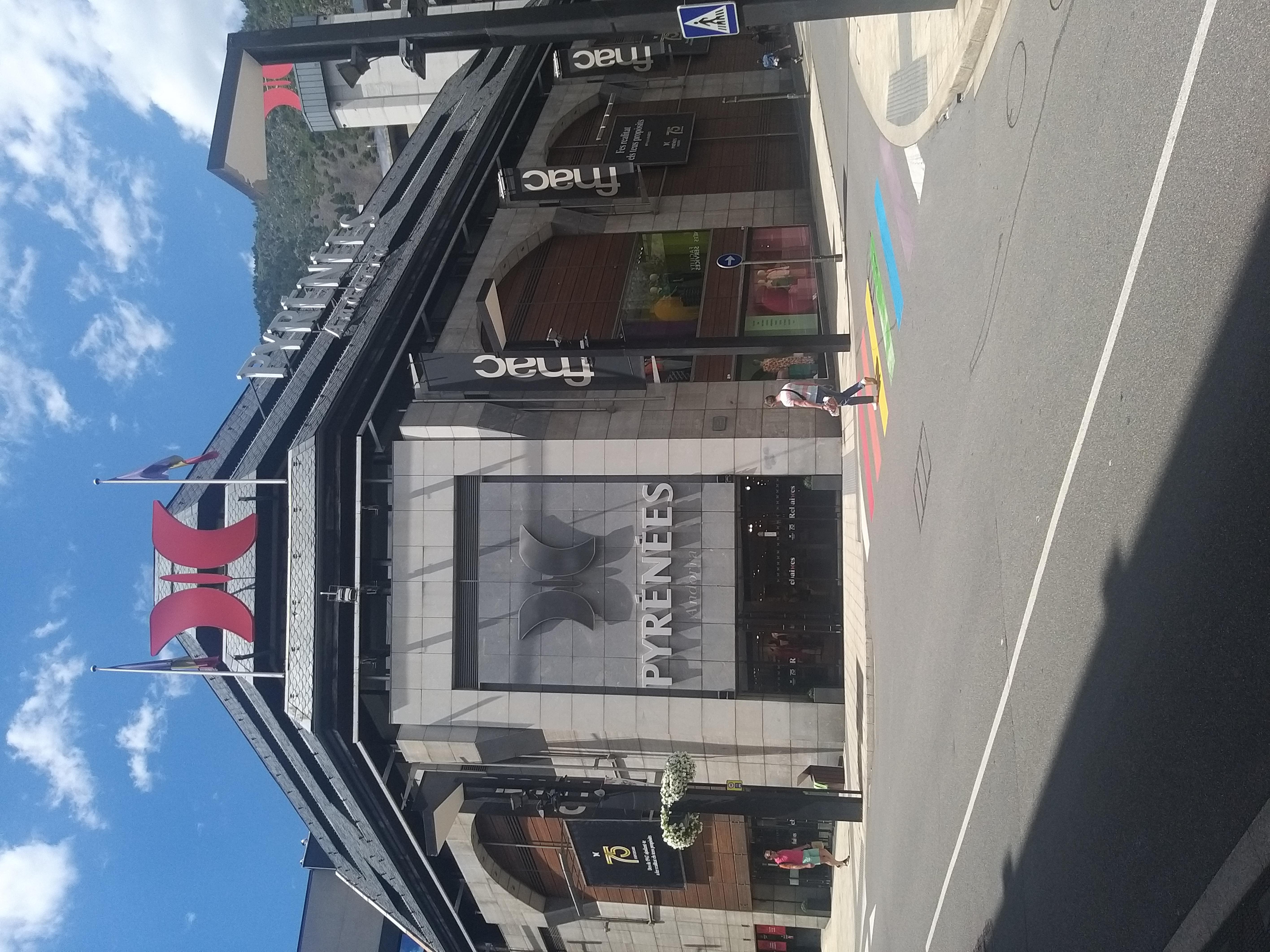 Pyrenees Hyper-Centre