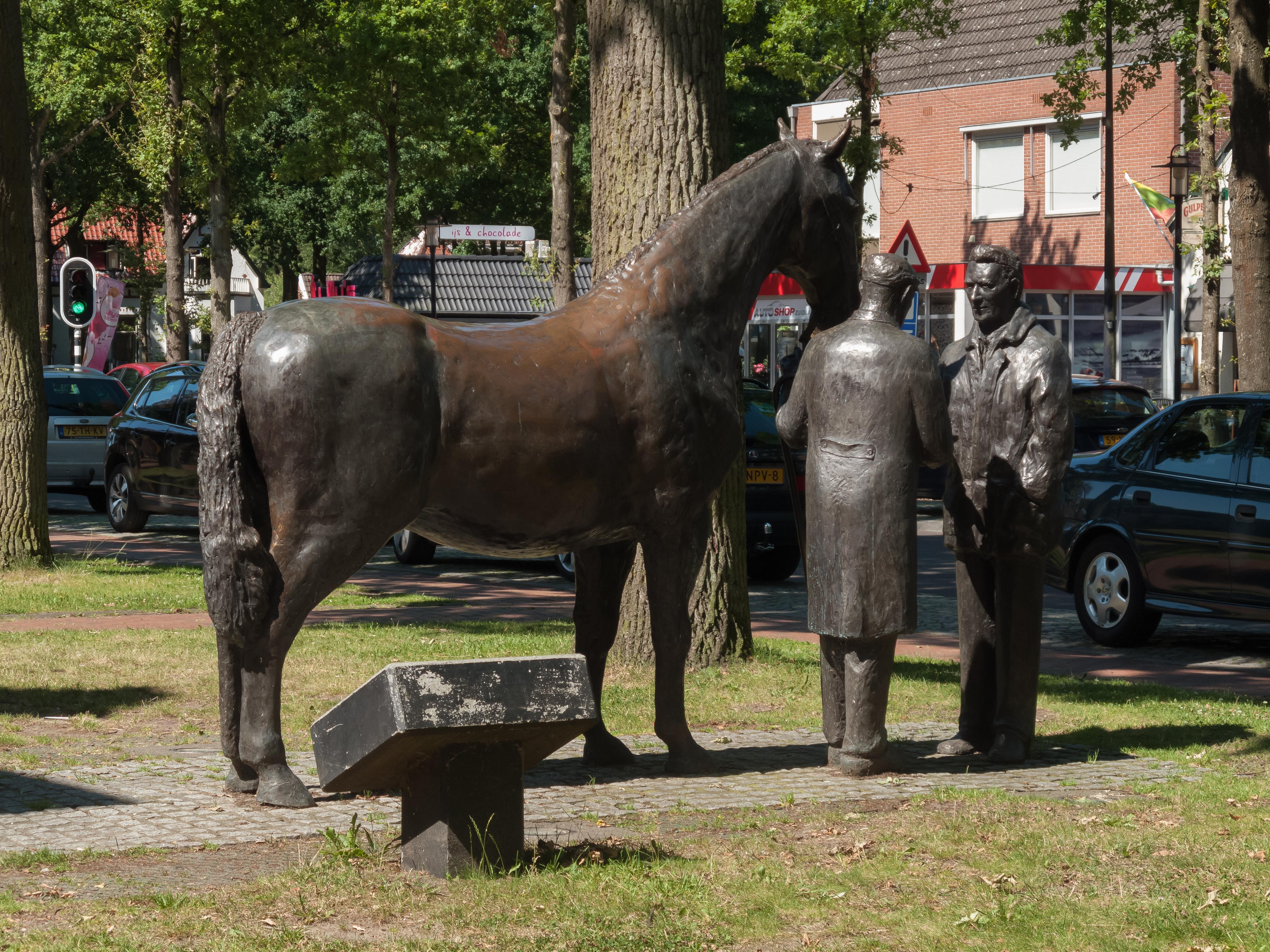 Zuidlaardermarktmonument