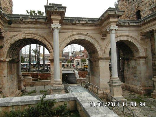 Antalya Buyuksehir Belediye Tiyatrosu