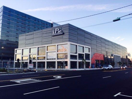 iPic Hudson Lights