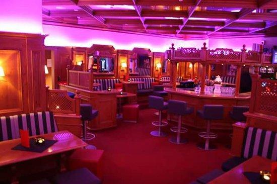 Johnys Bar