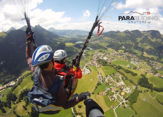 Paragliding Gruyere