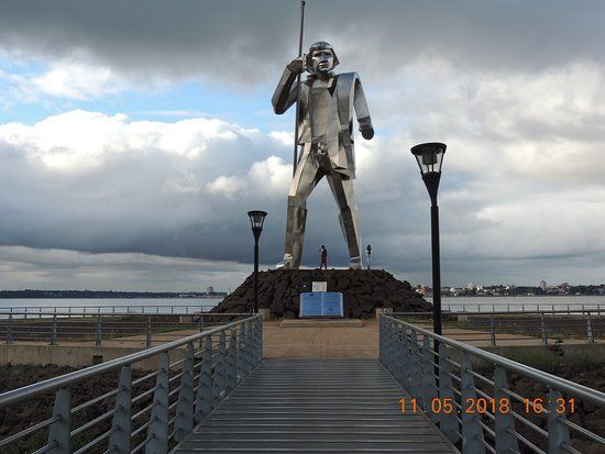 Monumento al Comandante General Andresito Guacurari