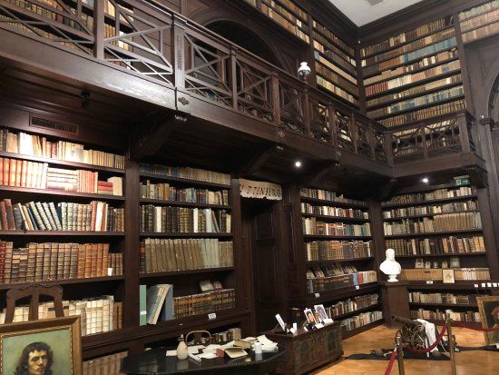 Chateau Appony Library