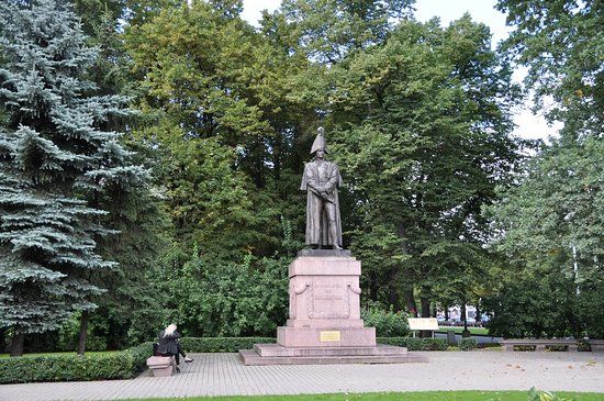 Barclay-de-Tolly monument
