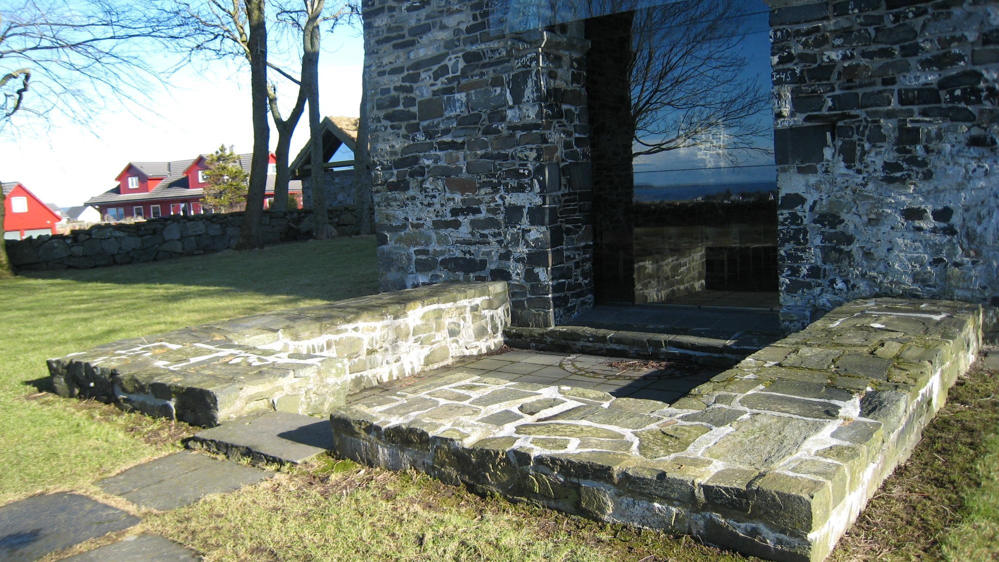 Sola Ruinchurch