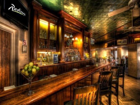 Breeze Patio Bar & Grill