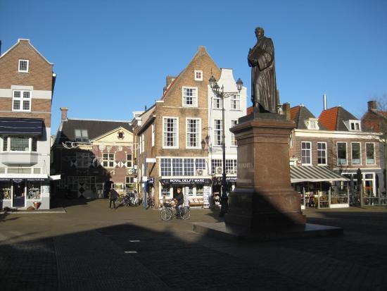 Denkmal von Hugo de Groot