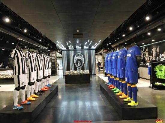 Area 12 Shopping Center