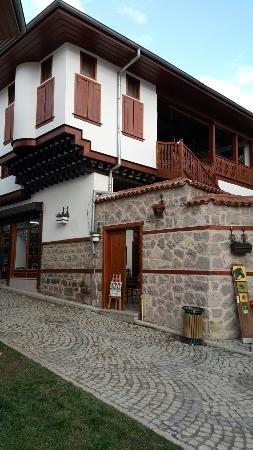 8 Hubb Art Gallery