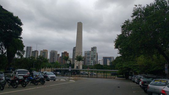 Obelisco e Monumento Mausoleu ao Soldado Constitucionalista de 32