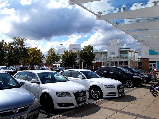 Island Green Shopping Park