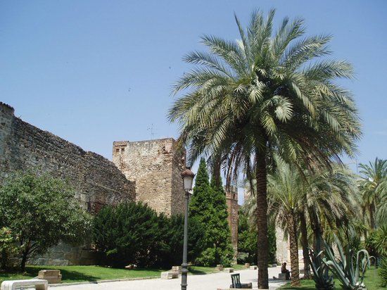 Muralla y Torres Albarranas