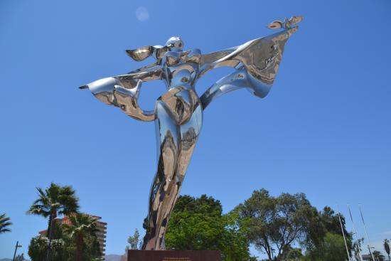 Escultura Por La Paz Mundial