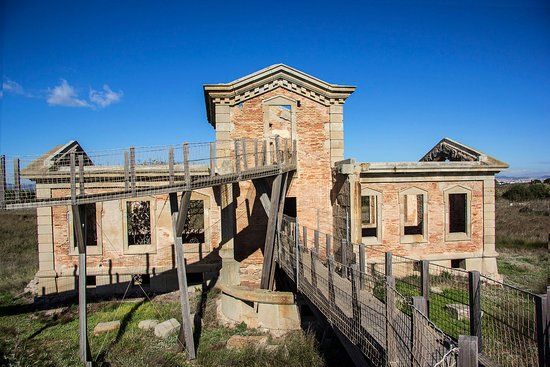 La casa del semaforo y el cuartel de los carabineros
