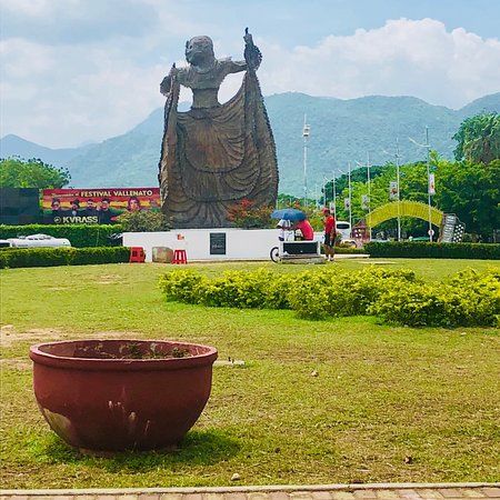 Monumento a la Pilonera Mayor