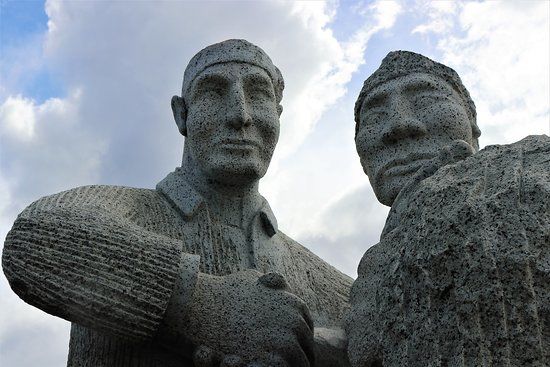 Monumento a Alberto de Agostini