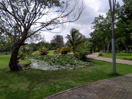 Hồ Bán Nguyệt