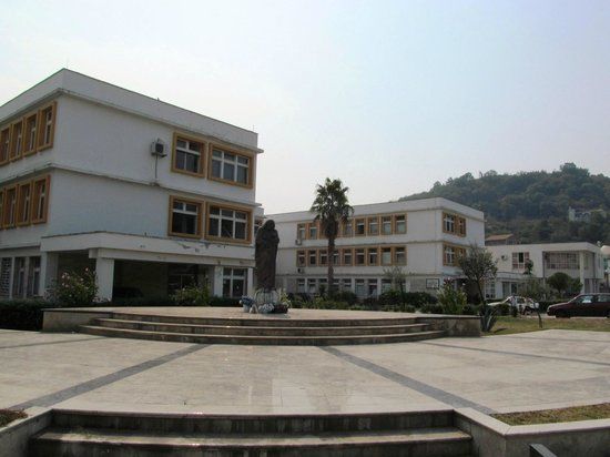 Mother Theresa statue