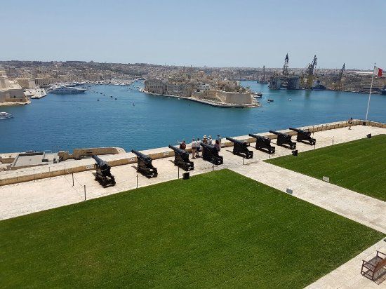 Saluting Battery