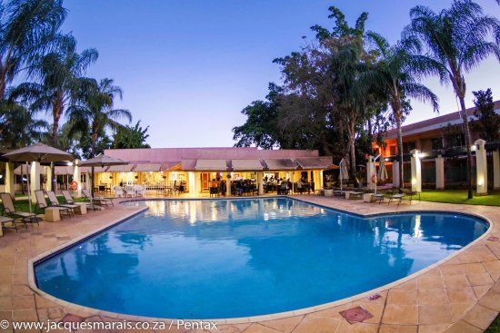 Pool Bar