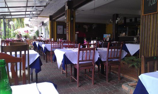 Three Crowns Restaurant & Grill