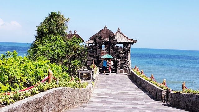 Batu Bolong Temple