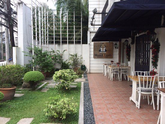 Mom and Tina's Bakery Restaurant