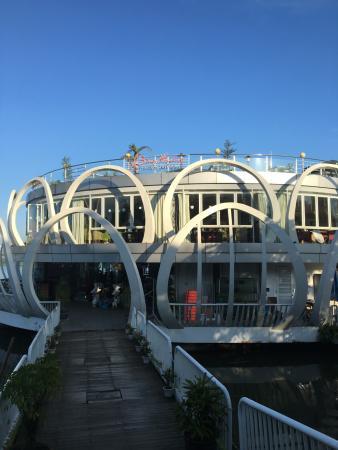 Song Huong Floating Restaurant