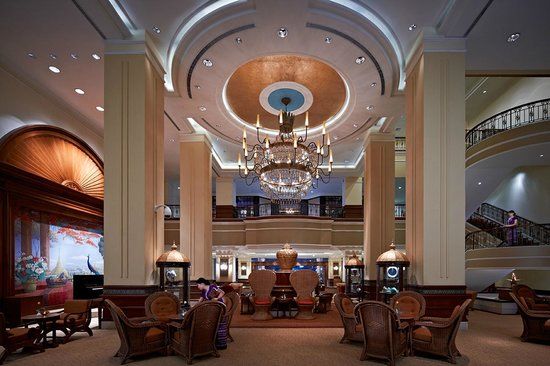 Peacock Lounge