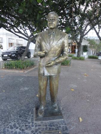 Estatua de Ibrahim Sued