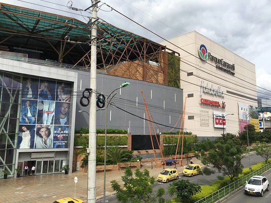 Centro Comercial Parque Caracoli