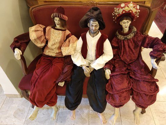 Fine Art & Doll Museum