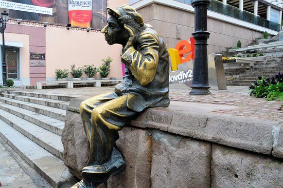 Statue of Milyo the Crazy
