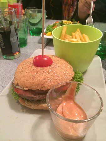 Kennidi Cafe Bistro