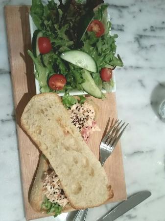 Le Petite Opus Cafe