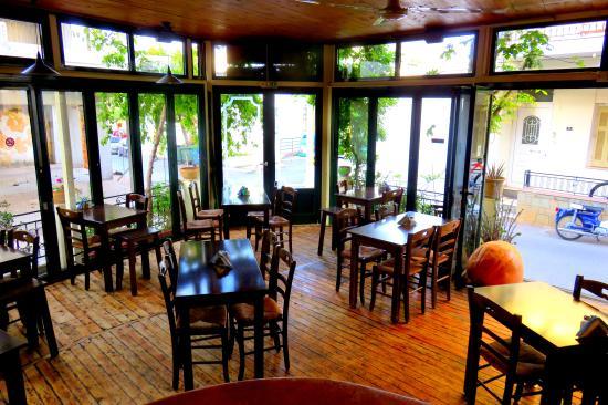 Zorbas Family Taverna & Pizzeria